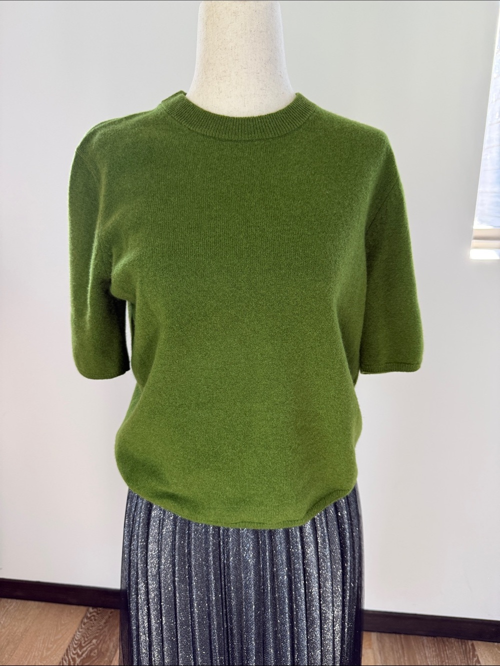 Massimo Dutti Moss Green Short-Sleeve Crewneck Sweater, soft cashmere.